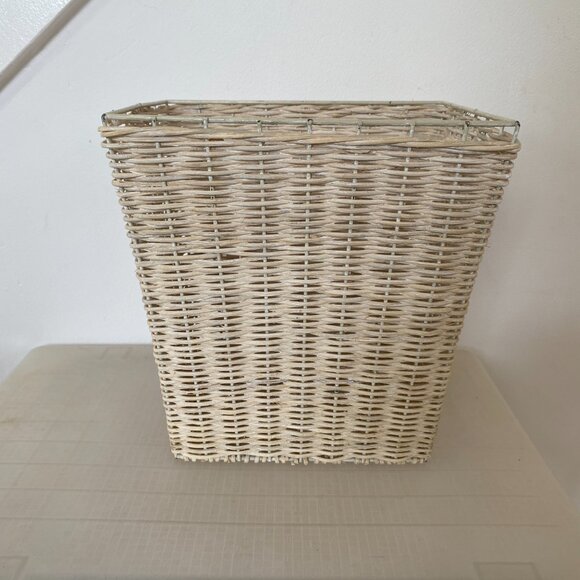 Bathroom Wicker Trash Basket With 3-D Rose Design - Picture 3 of 9
